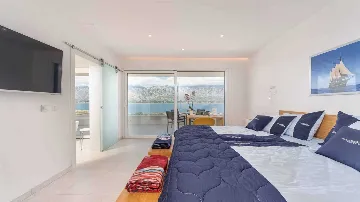 Villa in Vinjerac with Sea View and Outdoor Pool