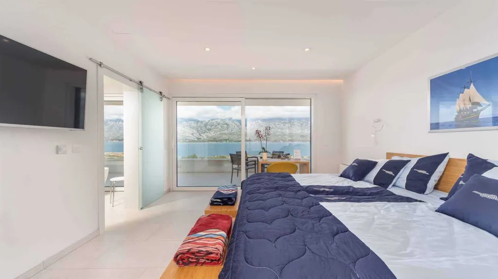 Villa in Vinjerac with Sea View and Outdoor Pool
