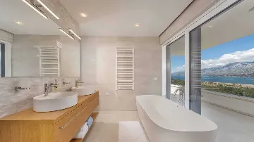 Villa in Vinjerac with Sea View and Outdoor Pool