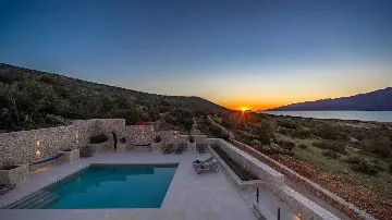 Villa in Vinjerac with Sea View and Outdoor Pool