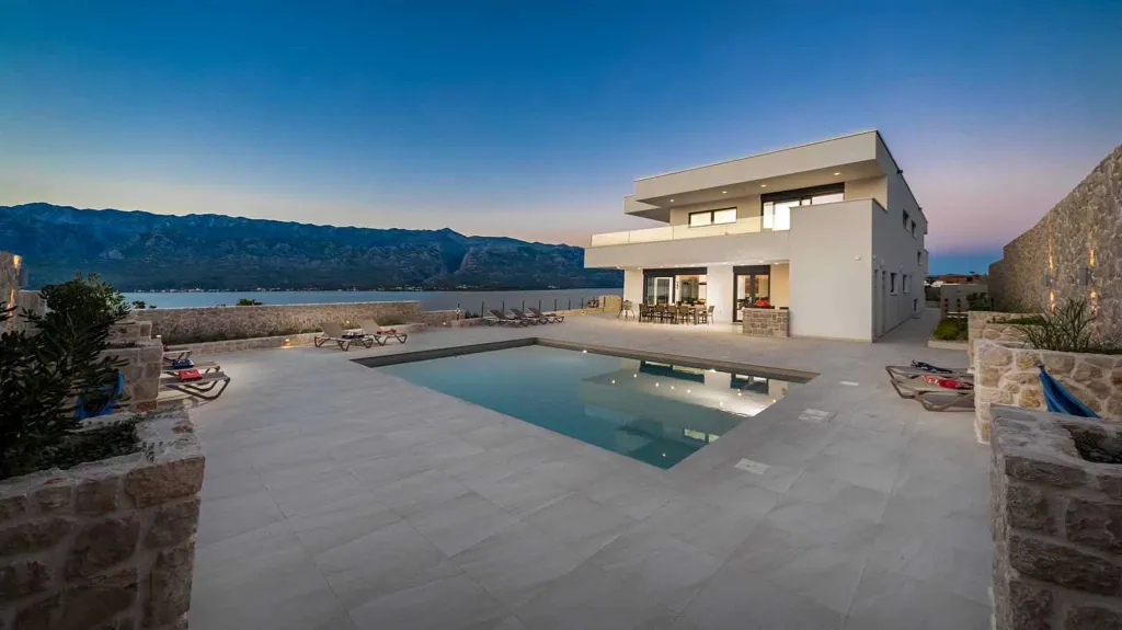 Villa in Vinjerac with Sea View and Outdoor Pool