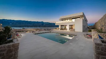 Villa in Vinjerac with Sea View and Outdoor Pool