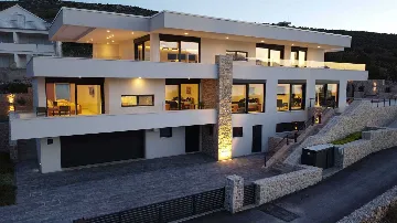 Villa in Vinjerac with Sea View and Outdoor Pool