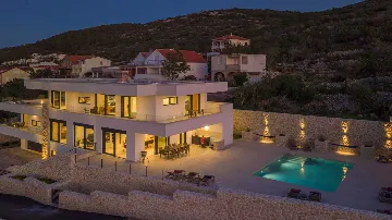 Villa in Vinjerac with Sea View and Outdoor Pool