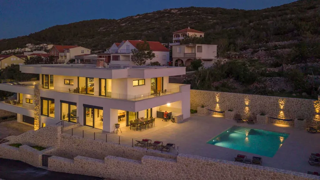 Villa in Vinjerac with Sea View and Outdoor Pool