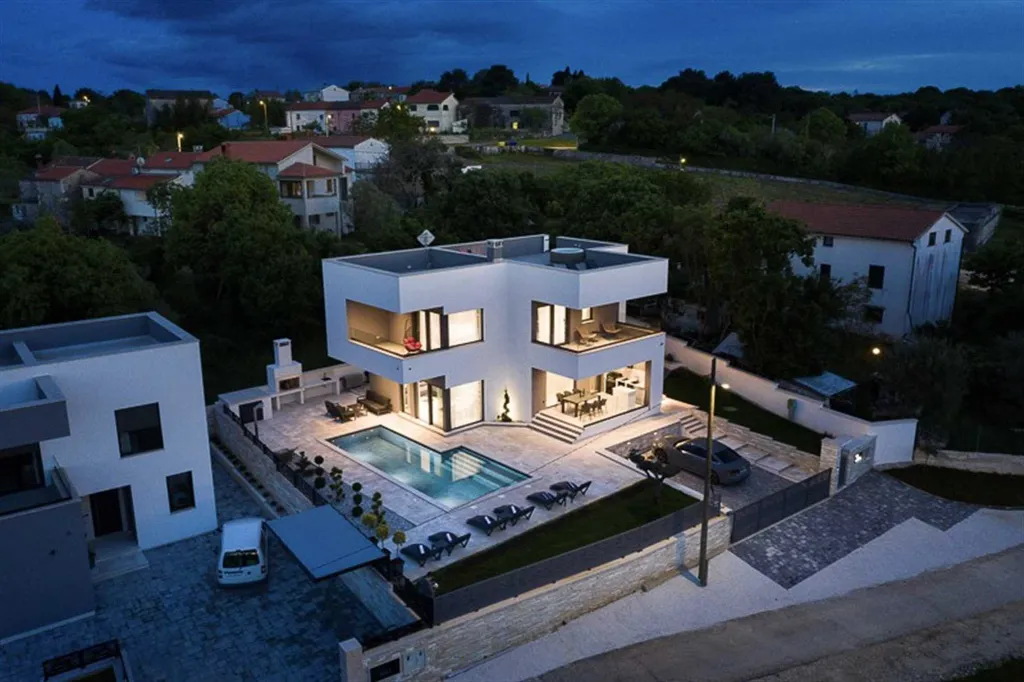 Villa in Rakalj for 6 Guests with Outdoor Pool