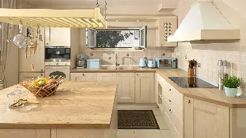 Villa in Split for 10 Guests with Sauna