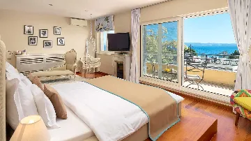 Villa in Split for 10 Guests with Sauna