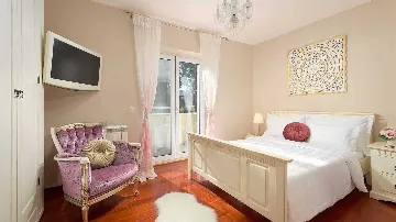 Villa in Split for 10 Guests with Sauna