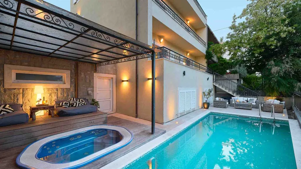 Villa in Split for 10 Guests with Sauna