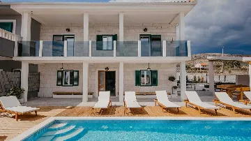 4-Bedroom Villa with Pool and Sea Views in Seget Donji