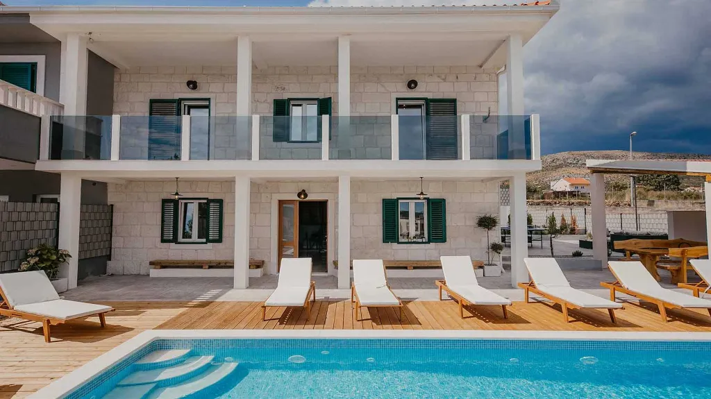 4-Bedroom Villa with Pool and Sea Views in Seget Donji