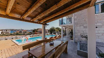 4-Bedroom Villa with Pool and Sea Views in Seget Donji
