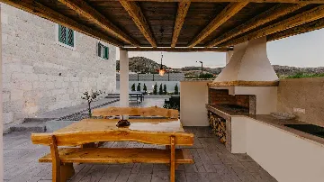 4-Bedroom Villa with Pool and Sea Views in Seget Donji