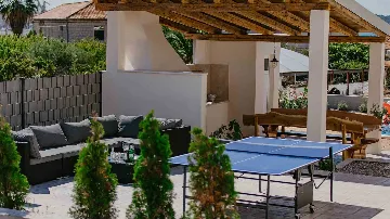 4-Bedroom Villa with Pool and Sea Views in Seget Donji