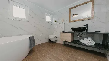 4-Bedroom Villa with Pool and Sea Views in Seget Donji