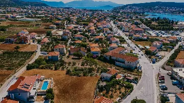 4-Bedroom Villa with Pool and Sea Views in Seget Donji