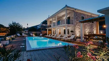 4-Bedroom Villa with Pool and Sea Views in Seget Donji