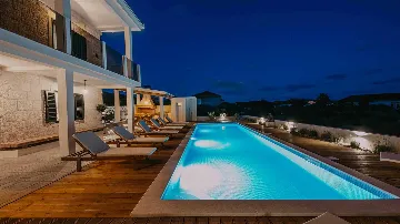 4-Bedroom Villa with Pool and Sea Views in Seget Donji