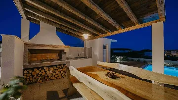 4-Bedroom Villa with Pool and Sea Views in Seget Donji