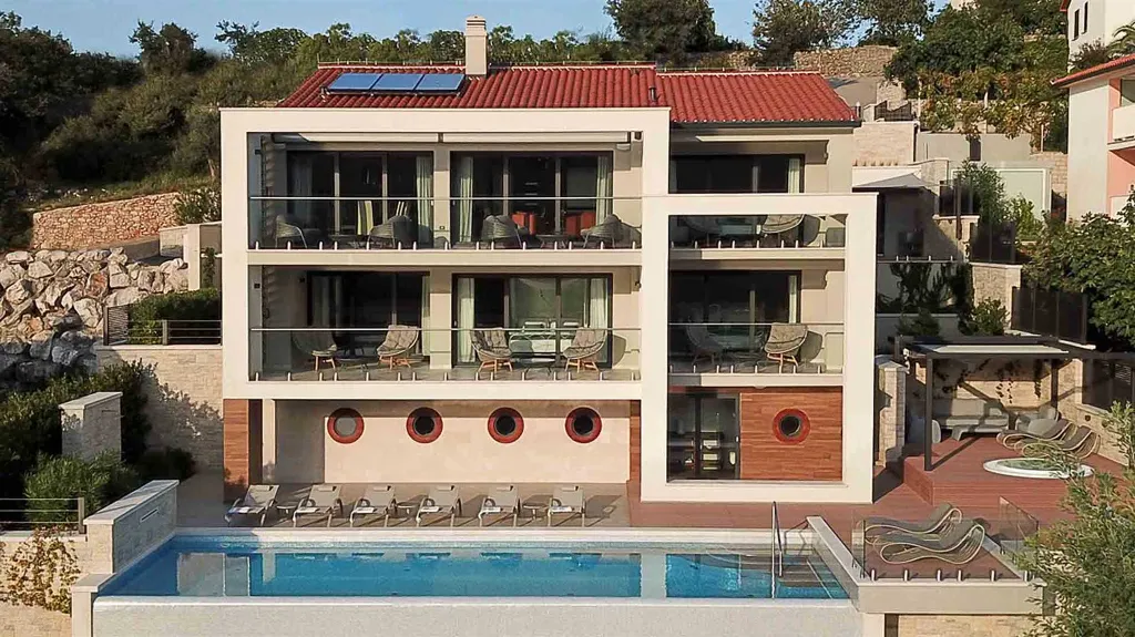 5-Bedroom Villa with Spa & Heated Pool near Labin