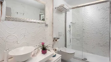 5-Bedroom Villa with Spa & Heated Pool near Labin