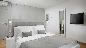 5-Bedroom Villa with Spa & Heated Pool near Labin