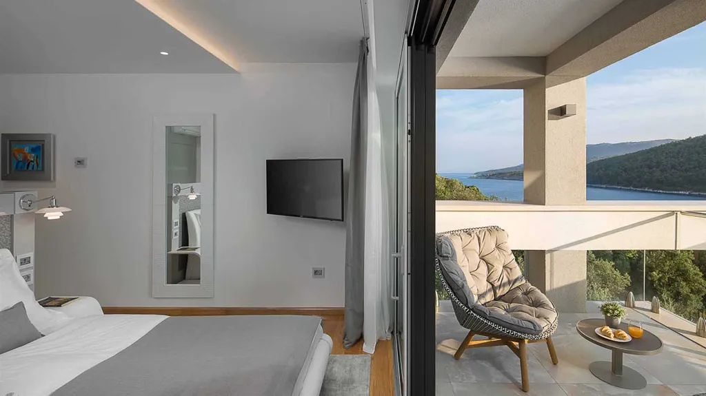 5-Bedroom Villa with Spa & Heated Pool near Labin