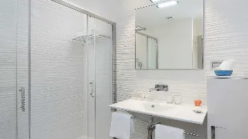 5-Bedroom Villa with Spa & Heated Pool near Labin