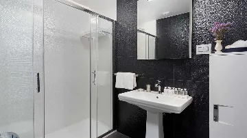 5-Bedroom Villa with Spa & Heated Pool near Labin