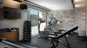 5-Bedroom Villa with Spa & Heated Pool near Labin