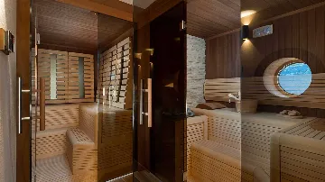 5-Bedroom Villa with Spa & Heated Pool near Labin