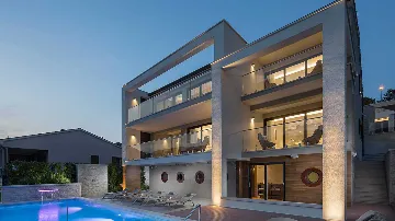 5-Bedroom Villa with Spa & Heated Pool near Labin