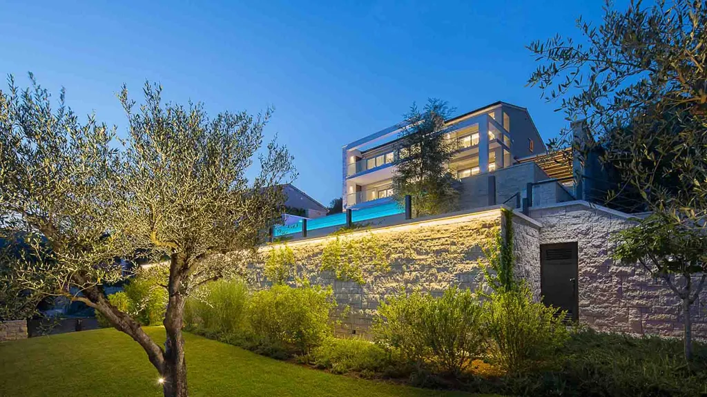 5-Bedroom Villa with Spa & Heated Pool near Labin