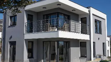 3-Bedroom Villa with Pool & BBQ in Kaštel Novi