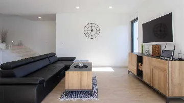 3-Bedroom Villa with Pool & BBQ in Kaštel Novi