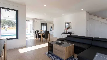 3-Bedroom Villa with Pool & BBQ in Kaštel Novi