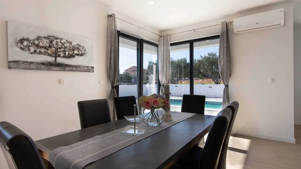 3-Bedroom Villa with Pool & BBQ in Kaštel Novi