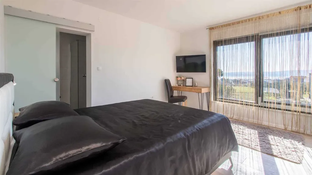 3-Bedroom Villa with Pool & BBQ in Kaštel Novi