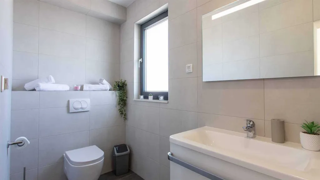 3-Bedroom Villa with Pool & BBQ in Kaštel Novi