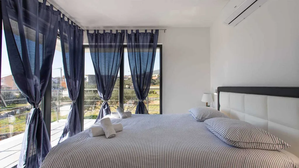 3-Bedroom Villa with Pool & BBQ in Kaštel Novi
