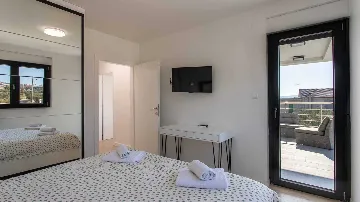 3-Bedroom Villa with Pool & BBQ in Kaštel Novi