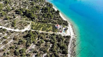 Private 4-Bedroom Villa with Pool in Okrug Gornji