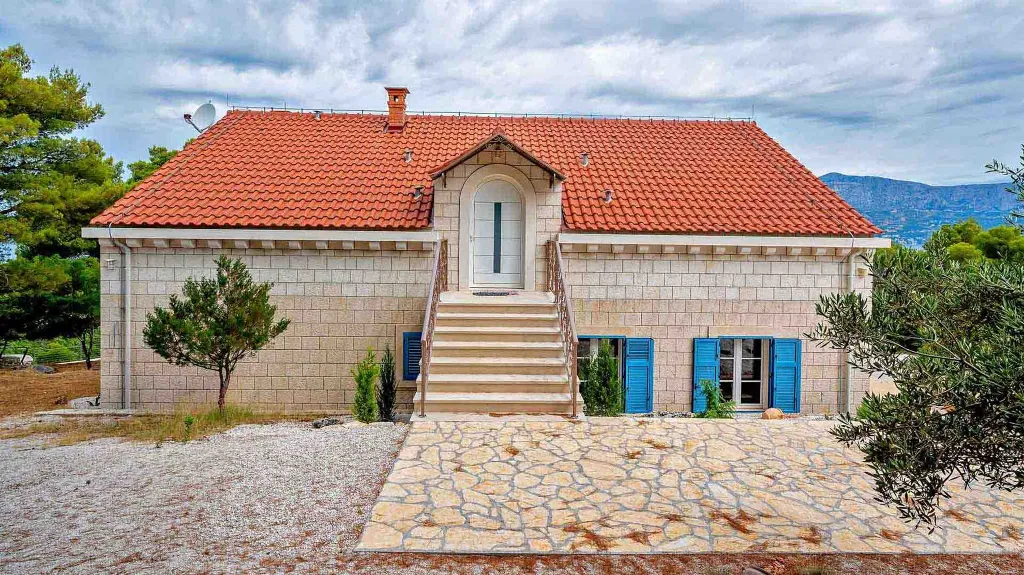 Villa with Sea Views in Pučišća (Sleeps 12)