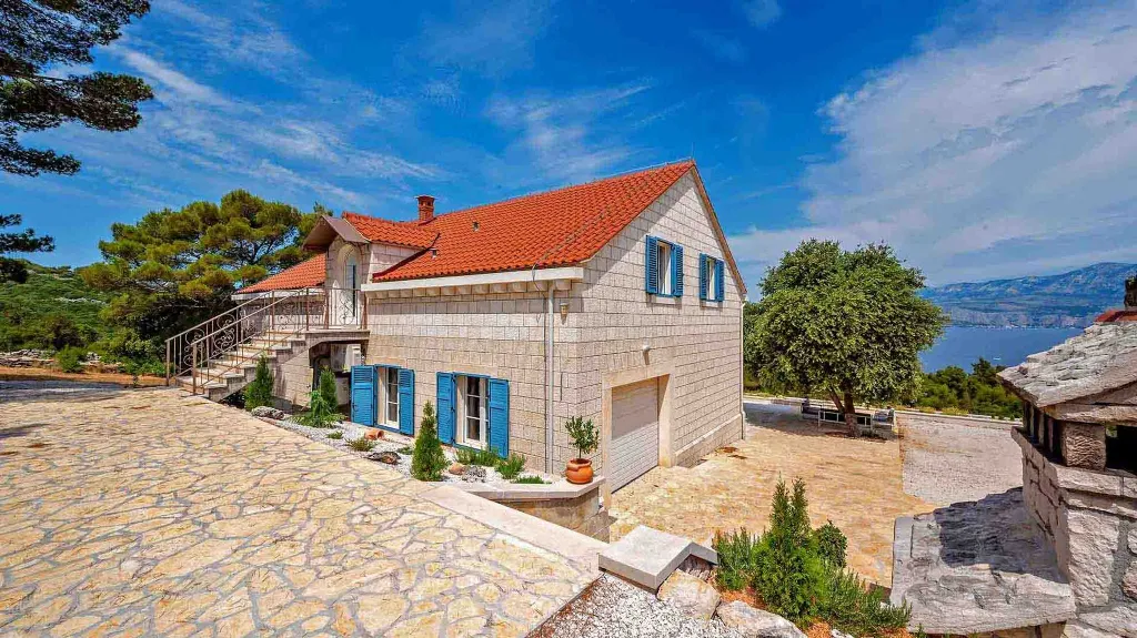 Villa with Sea Views in Pučišća (Sleeps 12)