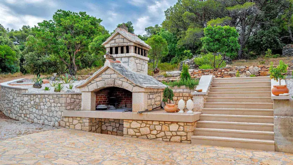 Villa with Sea Views in Pučišća (Sleeps 12)