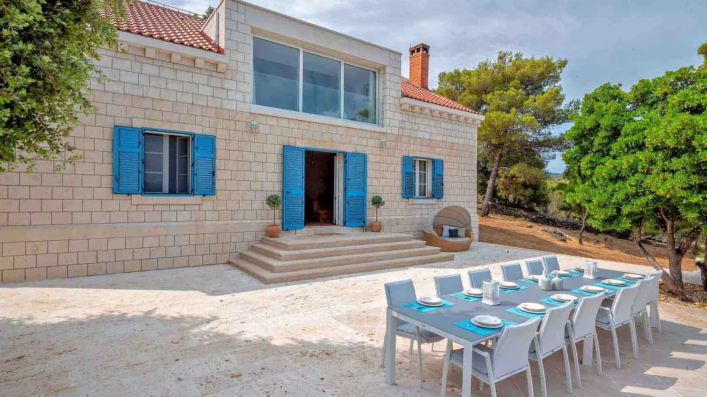 Villa with Sea Views in Pučišća (Sleeps 12)