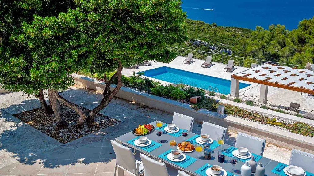 Villa with Sea Views in Pučišća (Sleeps 12)