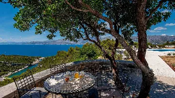 Villa with Sea Views in Pučišća (Sleeps 12)