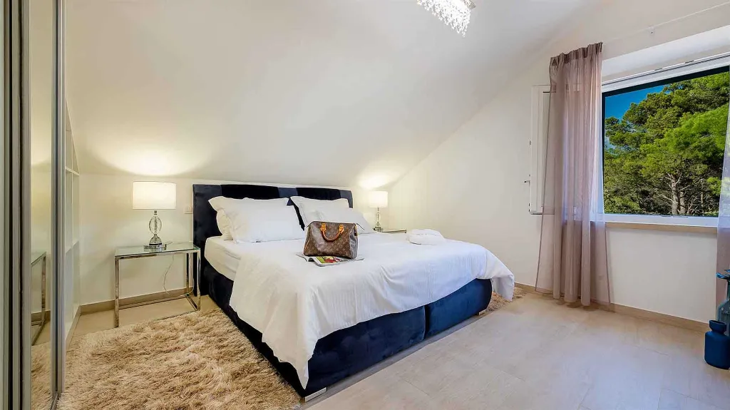 Villa with Sea Views in Pučišća (Sleeps 12)